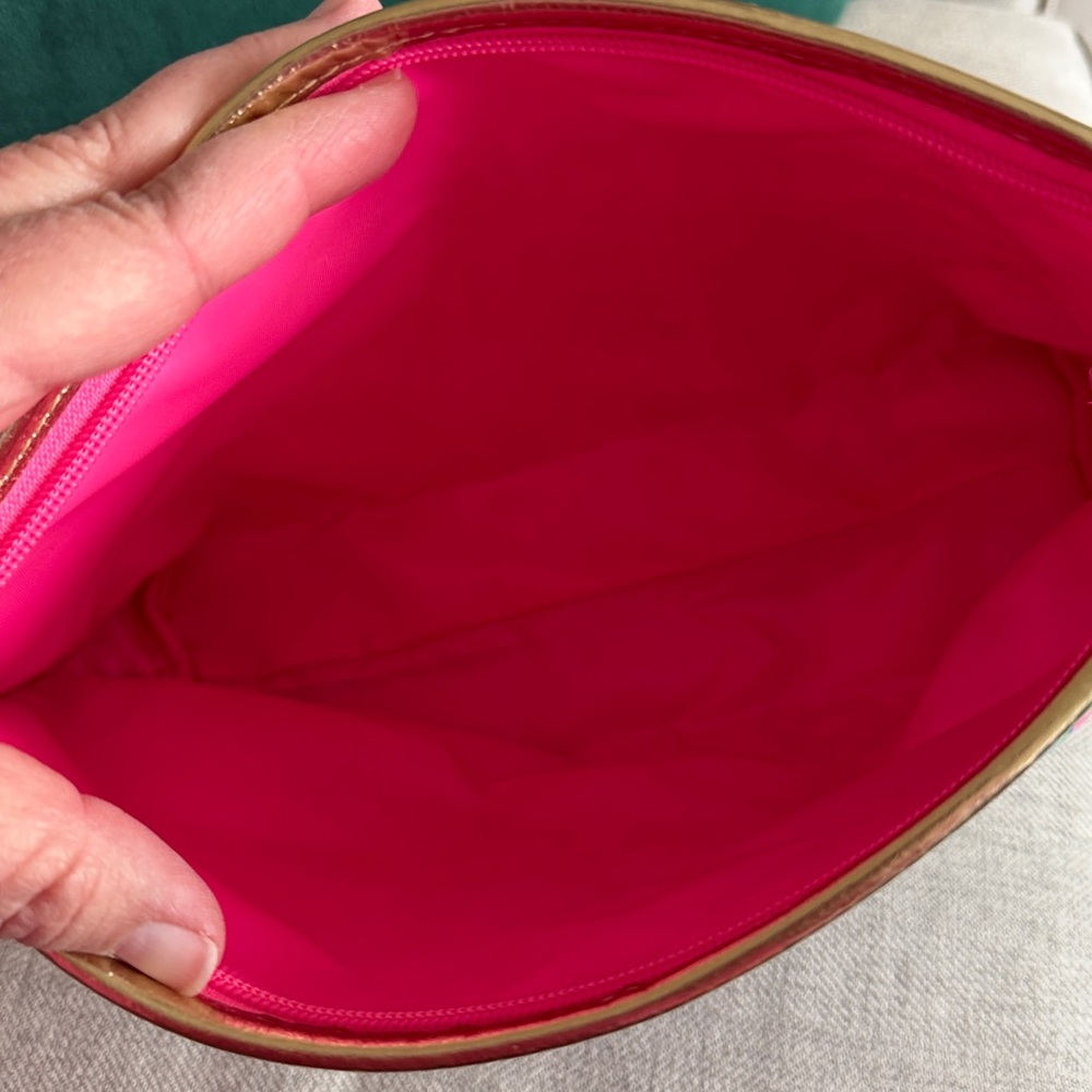 Lilly Pulitzer Lilly’s House Oasis Pouch NWT - Picture 6 of 7
